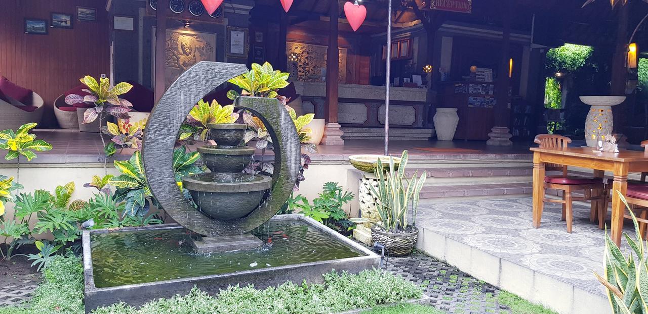 Kusnadi Hotel Legian Exterior foto