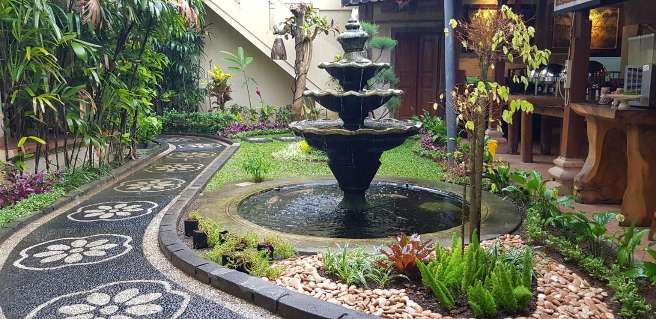 Kusnadi Hotel Legian Exterior foto