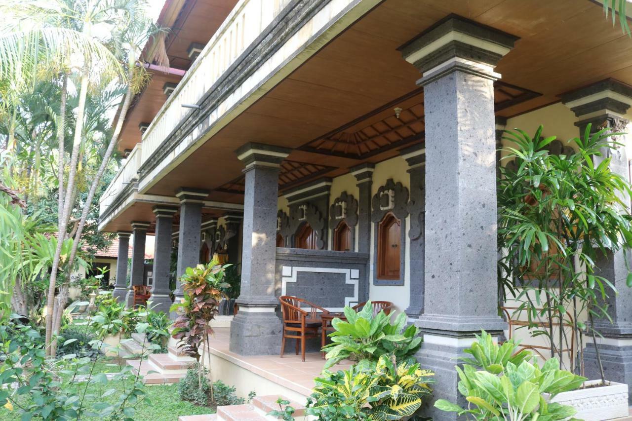 Kusnadi Hotel Legian Exterior foto