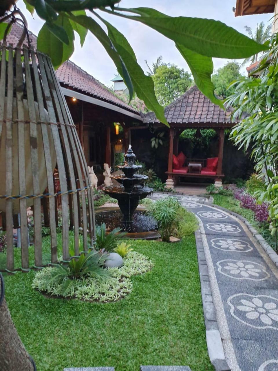 Kusnadi Hotel Legian Exterior foto