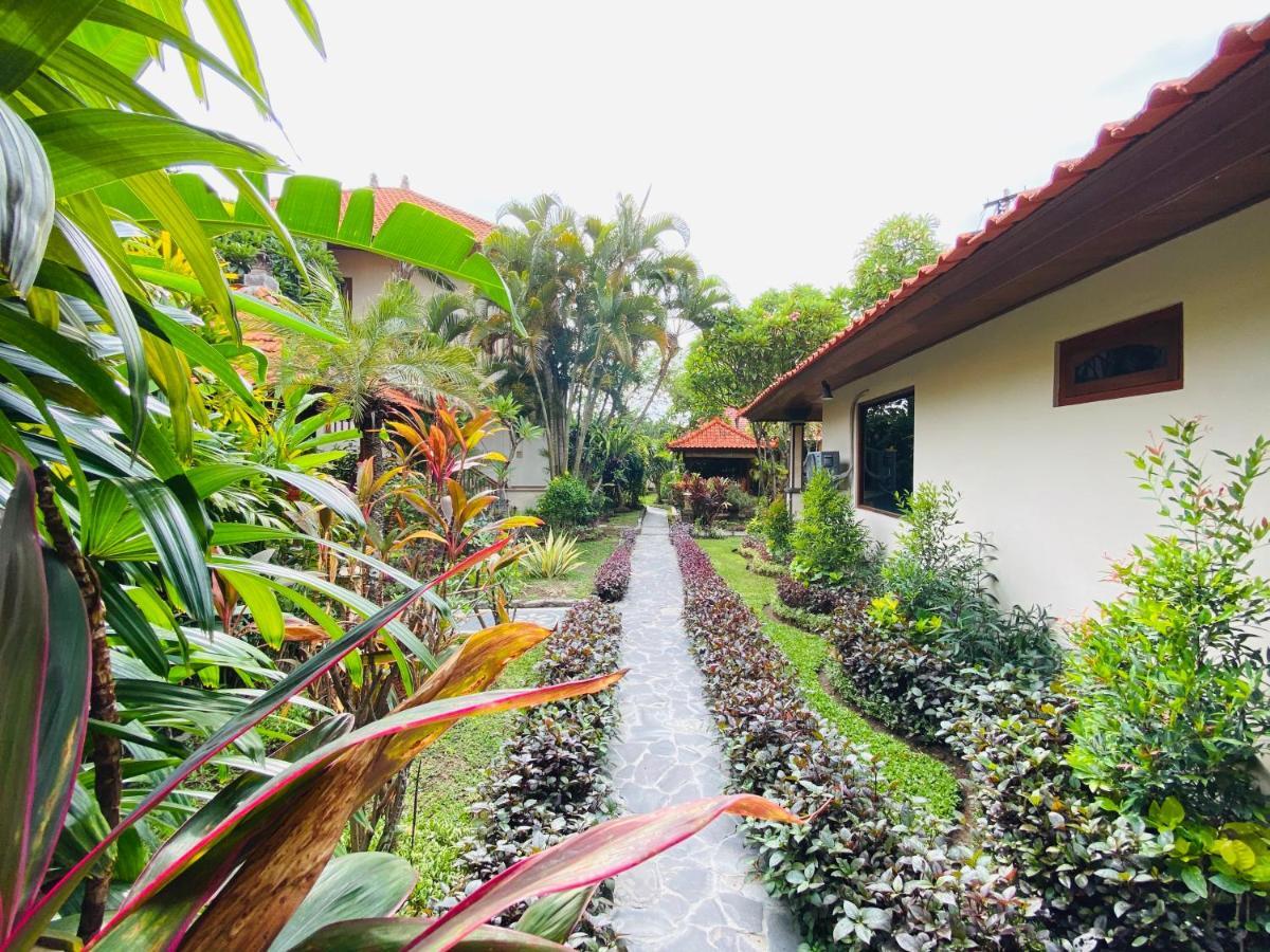 Kusnadi Hotel Legian Exterior foto